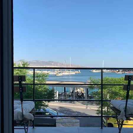 Apartment Zefi's Loft With A View The Sea At Mikrolimano In *