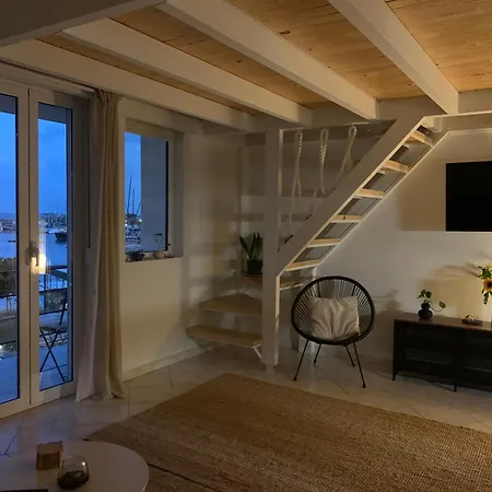 Zefi's Loft With A View The Sea At Mikrolimano In Piraeus