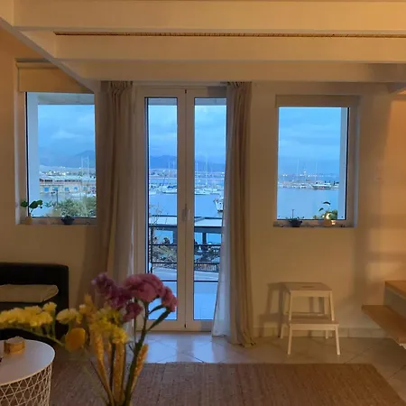 Zefi's Loft With A View The Sea At Mikrolimano In